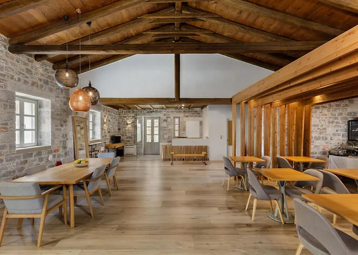 Trapela Limeni Luxury Suites