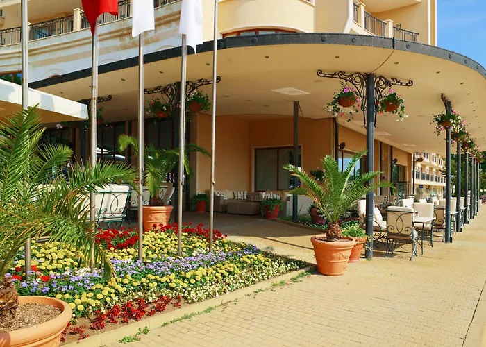 Admiral Hotel