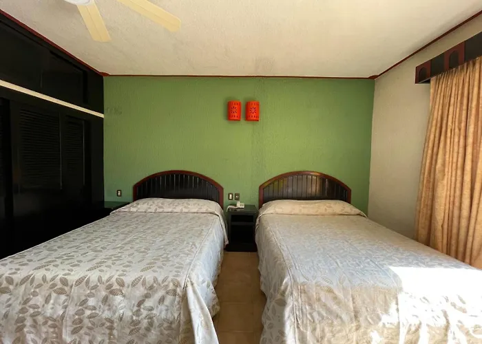 Suites Los Arcos (Adults Only)