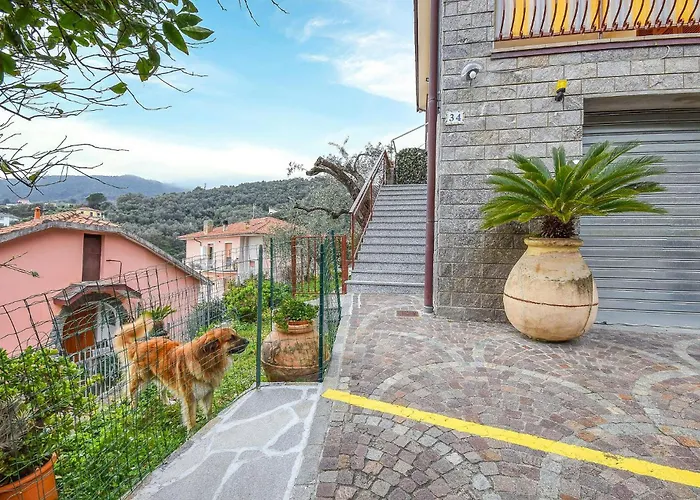 2 Bedroom Awesome Apartment In Moneglia