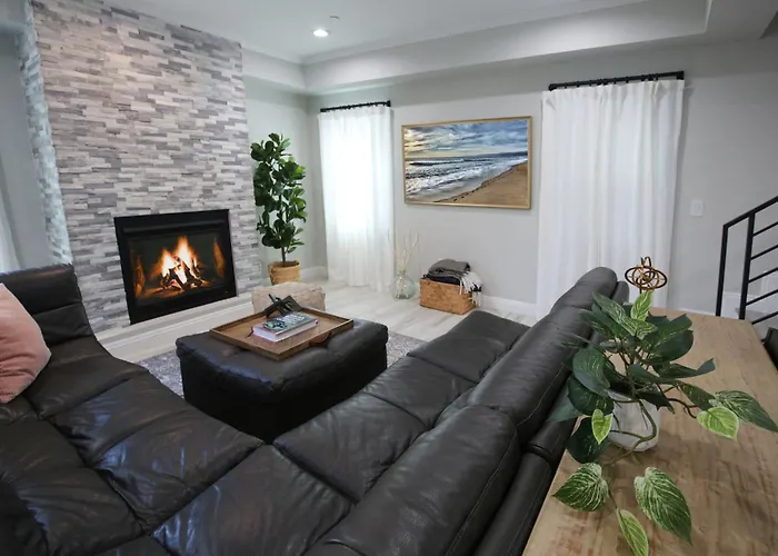 World Cup Retreat! Steps To Sand, Luxury Beach House, Game Room, Firepit, Ensuite Beds, Pets Ok