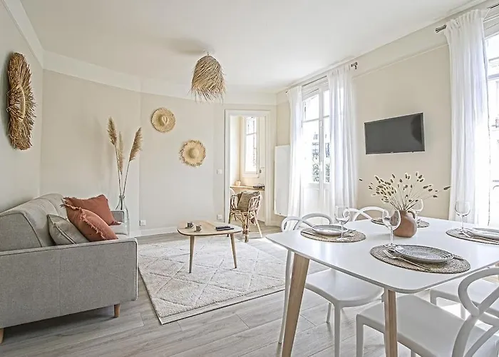 LE PETIT MORNY. Apt rénové lumineux et central