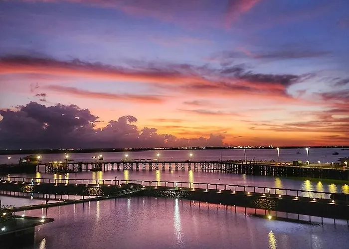 Harbour-View Waterfront Apartment