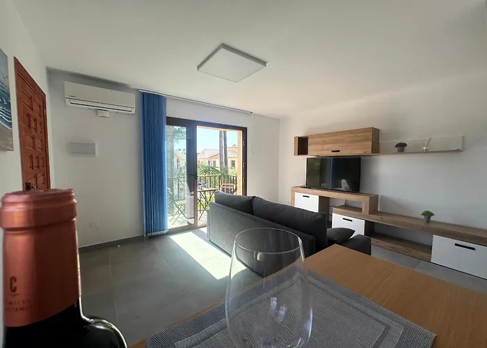 Precioso, luminoso y maravilloso apartamento con piscina junto al mar y la playa en Vera