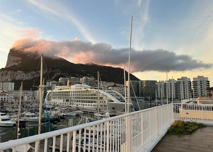 Marina Club Luxury Private Studio With Pool And Incredible Views