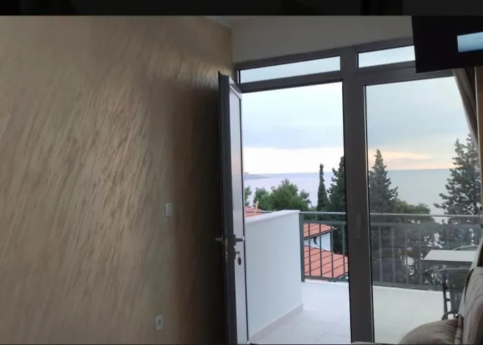Apartmani Maja