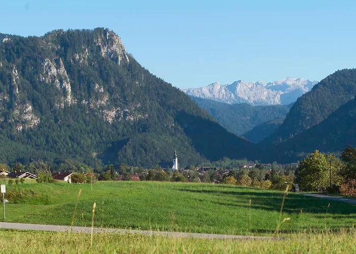 Aktivhotel&Gasthof Schmelz Ihr familienfreundliches Urlaubs Hotel mit Wellness, Almsauna, Chiemgau Karte
