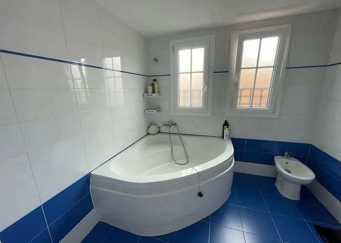 Tokyo Rooms (El Playazo) - Habitación PREMIUM con baño privado