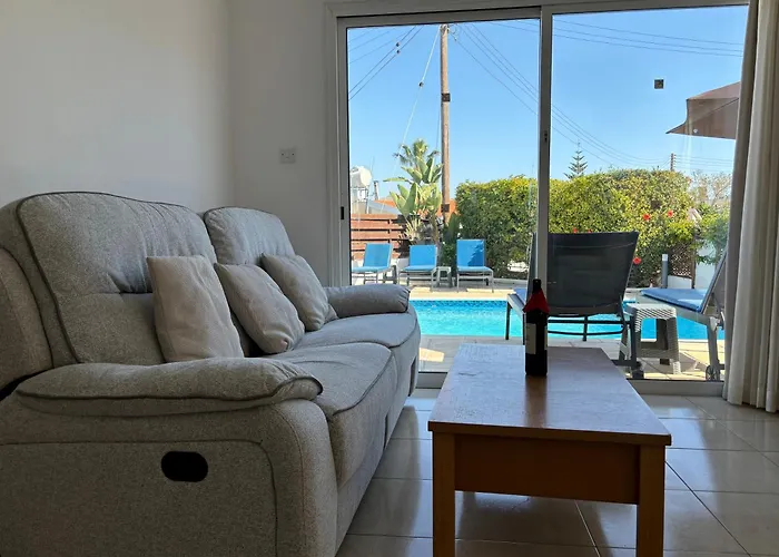 Coral Bay Sunbeam Villa - No Car Needed!
