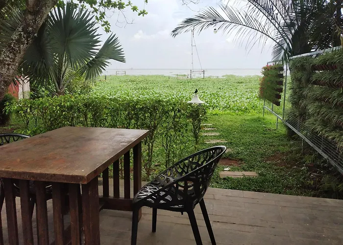 Deshadan Backwater Resort - The Best Sunrise View