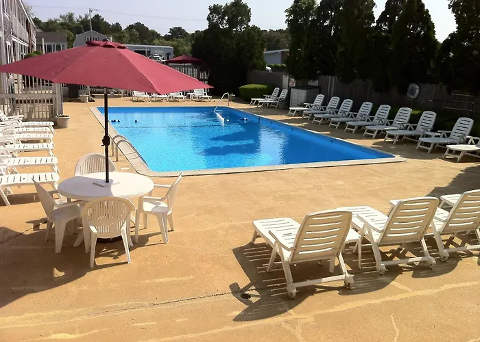 Holiday Hill Inn & Suites