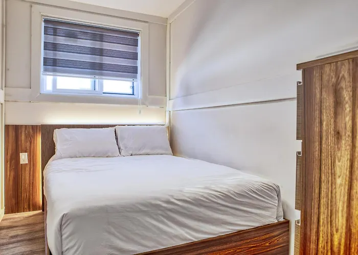 The Long Beach Resort - Beachfront Cottages & Townhouse Suites