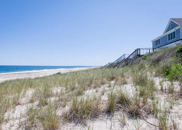 East Sandwich Escape—Deck, Beach Summer Fun