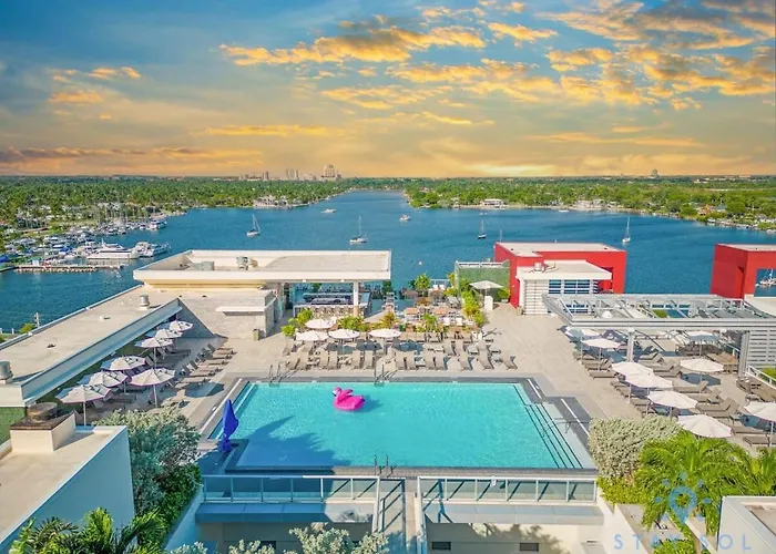 Hollywood Bliss Studio Rooftop Pool
