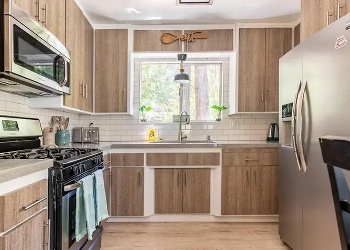 Family Lake Arrowhead Home Sleeps 12 And Gameroom