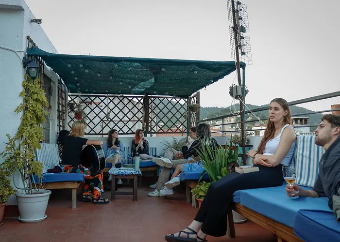 Mana Mana Youth Hostel