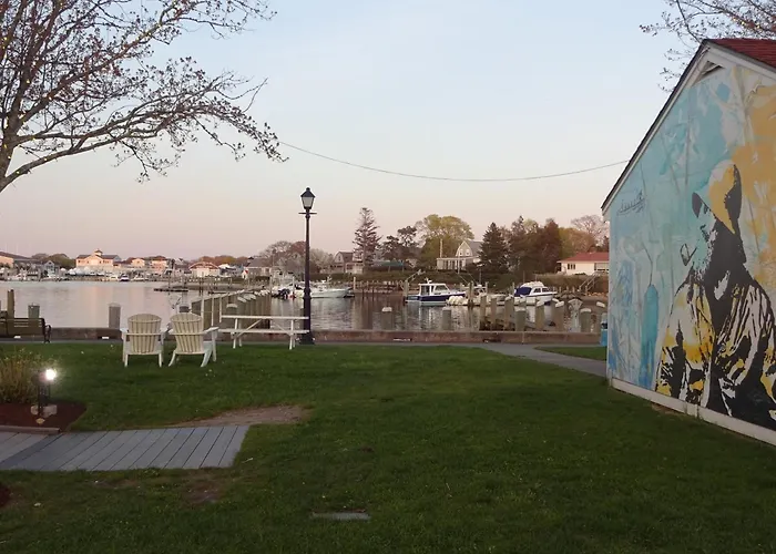 Hi Hyannis Hostel