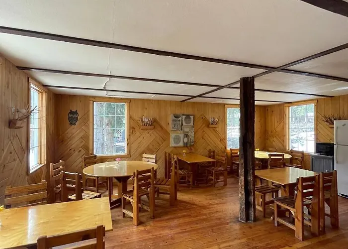 Rustic Beaverfoot Lodge Room N6