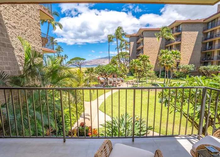 Hip Hawaiian Oceanfront Vistas