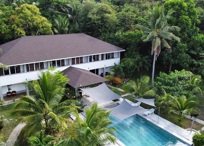 Sunset Cove Beach & Dive Resort