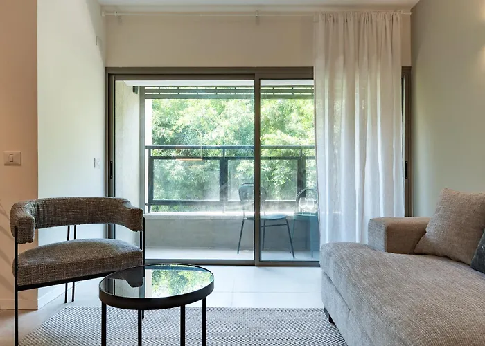 Dizengoff Deluxe Retreat