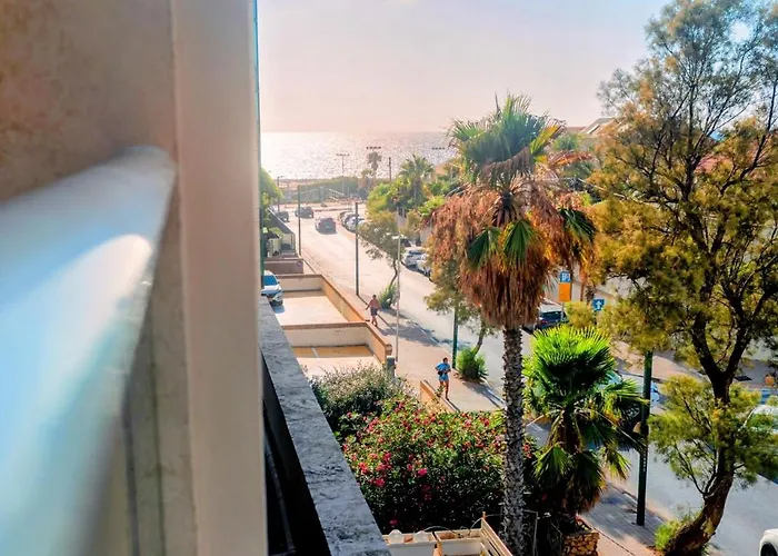 Herzliya Pituach Apartment With Pool, By The Beach