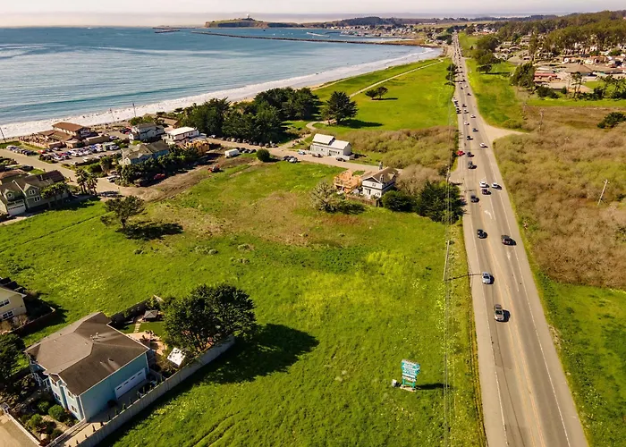 Coastal Dream - 2 Blocks To Ocean Steps To Beach Coastal Trail Bbq