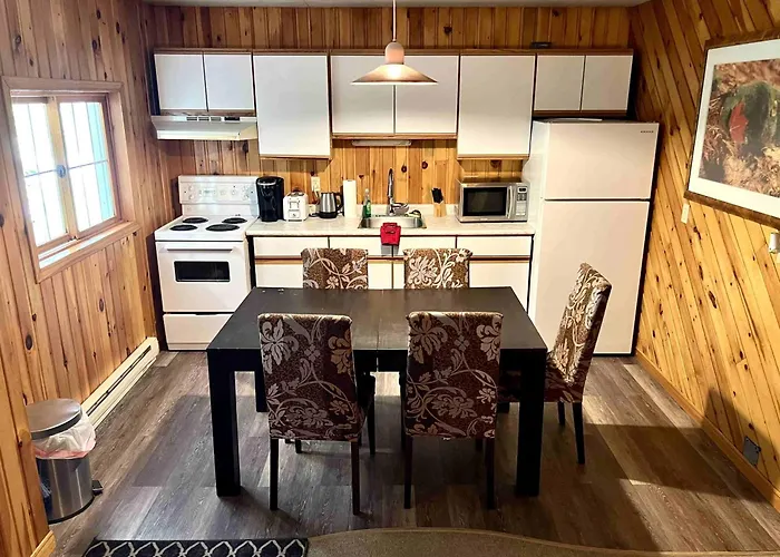 High Falls Bay Cottages, Camping & Waterpark