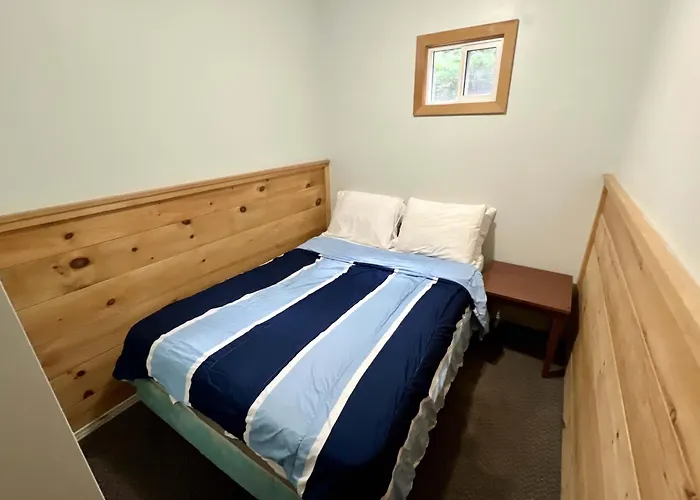 High Falls Bay Cottages, Camping & Waterpark