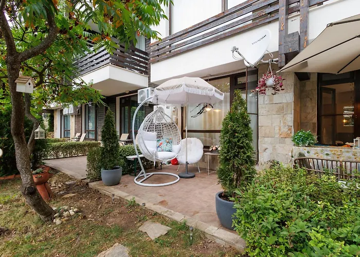 Garden Apartment Aspen Suites A008