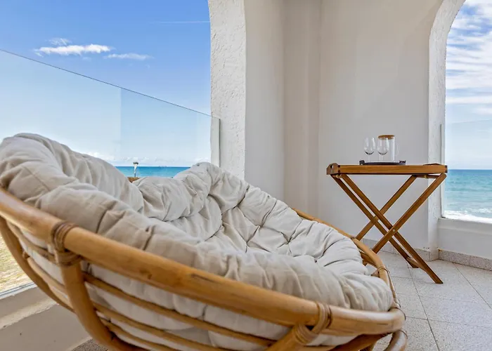 Vidamalu - Beachfront Apartment With Terrace