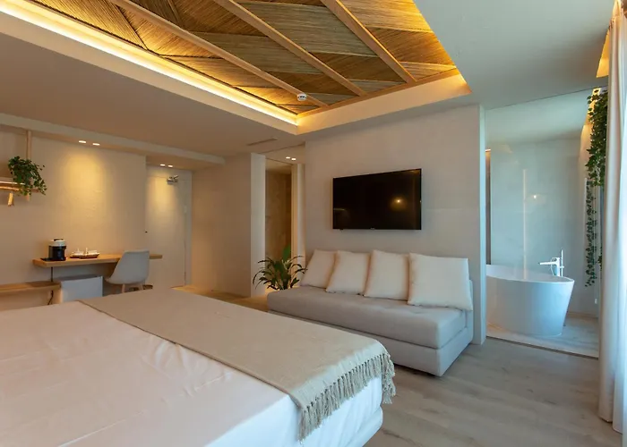 Xulos Rooms & Suites
