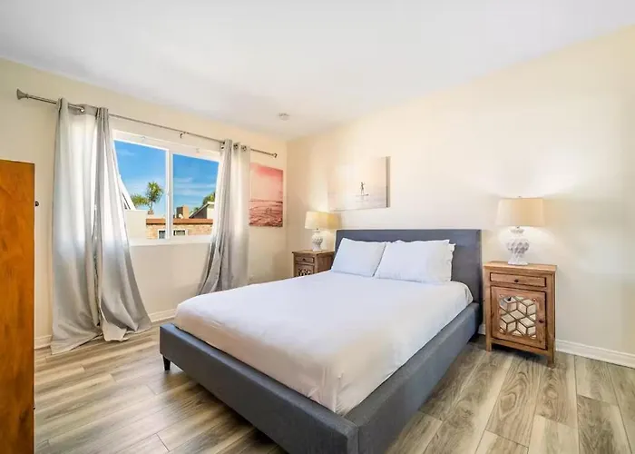 Charming Home Just Steps From The Beach 2 Bedroom, Private Back Patio, & Free Wifi