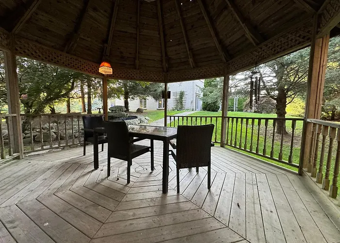 Holden Villa Retreat