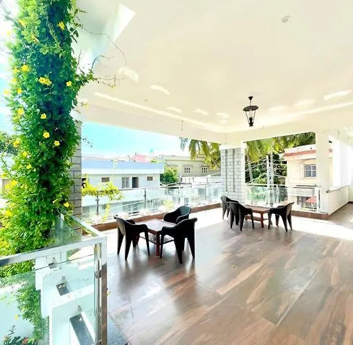 White Home Stay