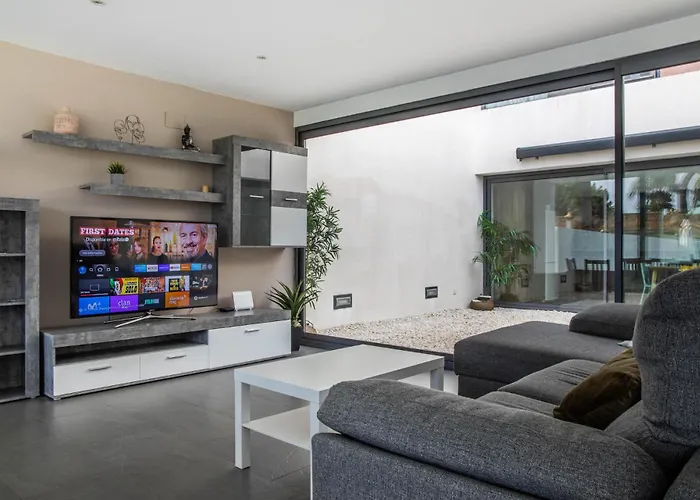 Modern Villa With Private Pool/ 400M To The Beach