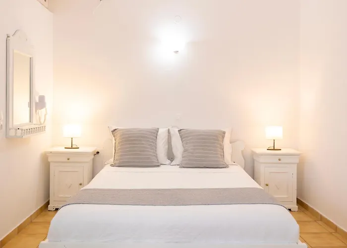 Vrachia Studios & Apartments