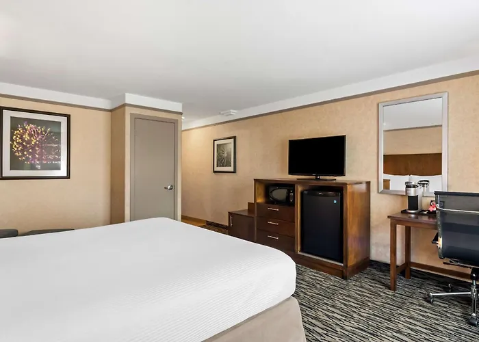 Best Western Plus Pitt Meadows Inn & Suites