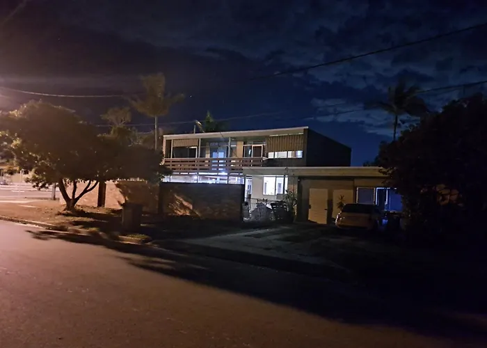 Brisbane 1960S Pool House - Hosted Bed And Breakfast