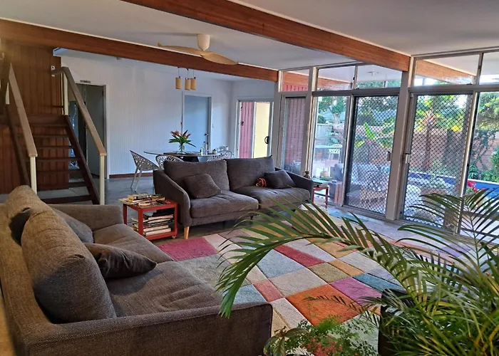 Brisbane 1960S Pool House - Hosted Bed And Breakfast