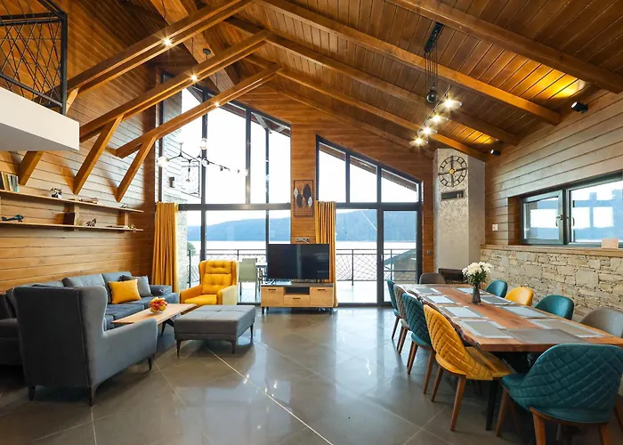 Lavalliere Hotel & Villas