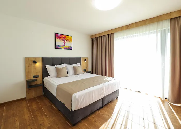 Lavalliere Hotel & Villas