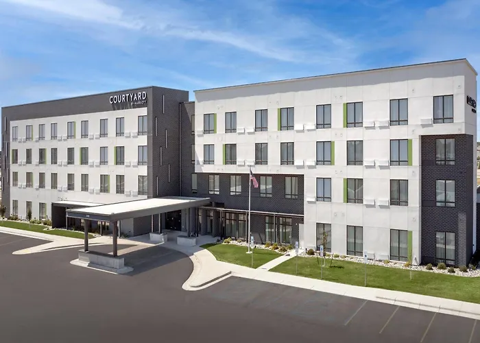 Courtyard By Marriott Fargo