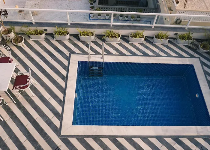 Hotel Naren Villa