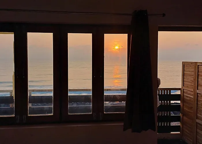 Divine Beach Inn - The Sea Shore Hotel