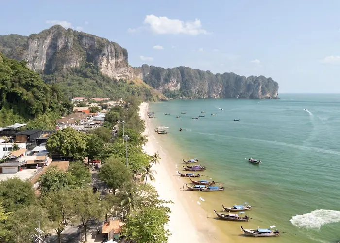 Sea Beach Hostel & Club Beachfront 18-39 Years Only