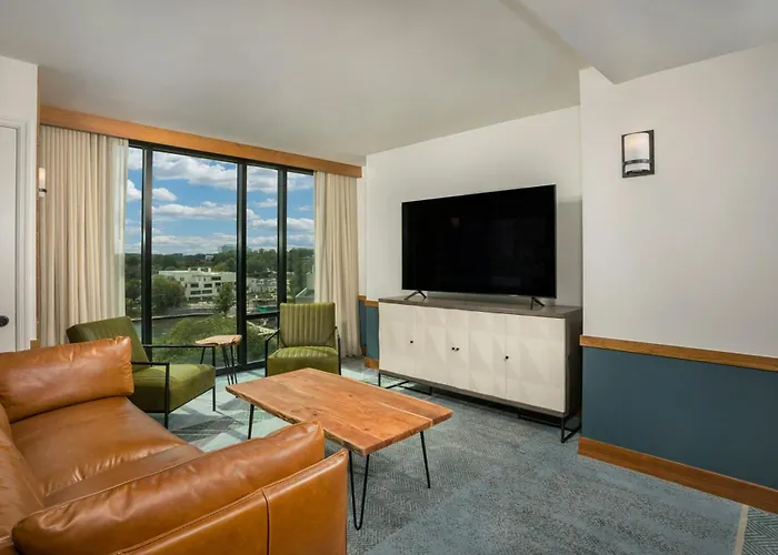 Merriweather Lakehouse Hotel, Autograph Collection