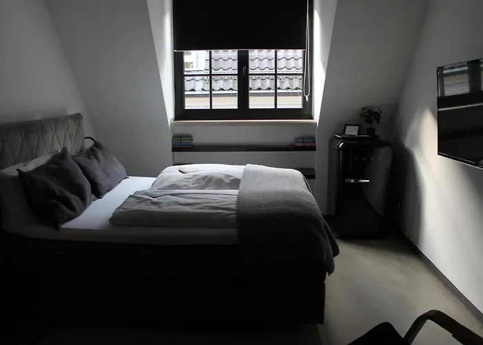 Square Rooms 8