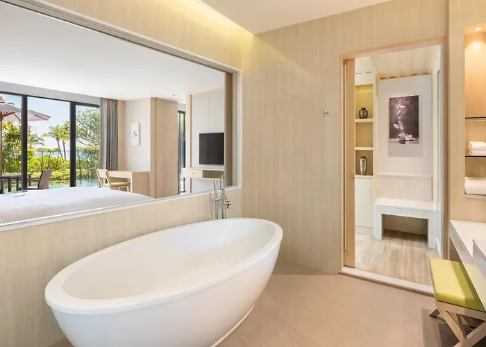 Le Meridien Khao Lak Resort & Spa