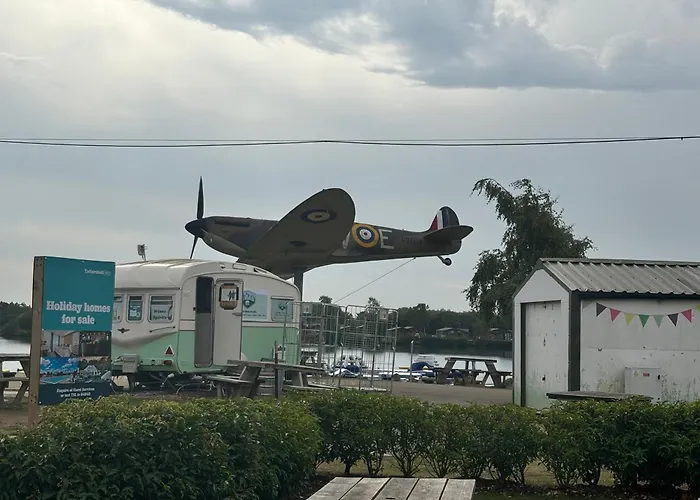 Rachel Retreat Caravan Kingfisher Court Tattershall Lake